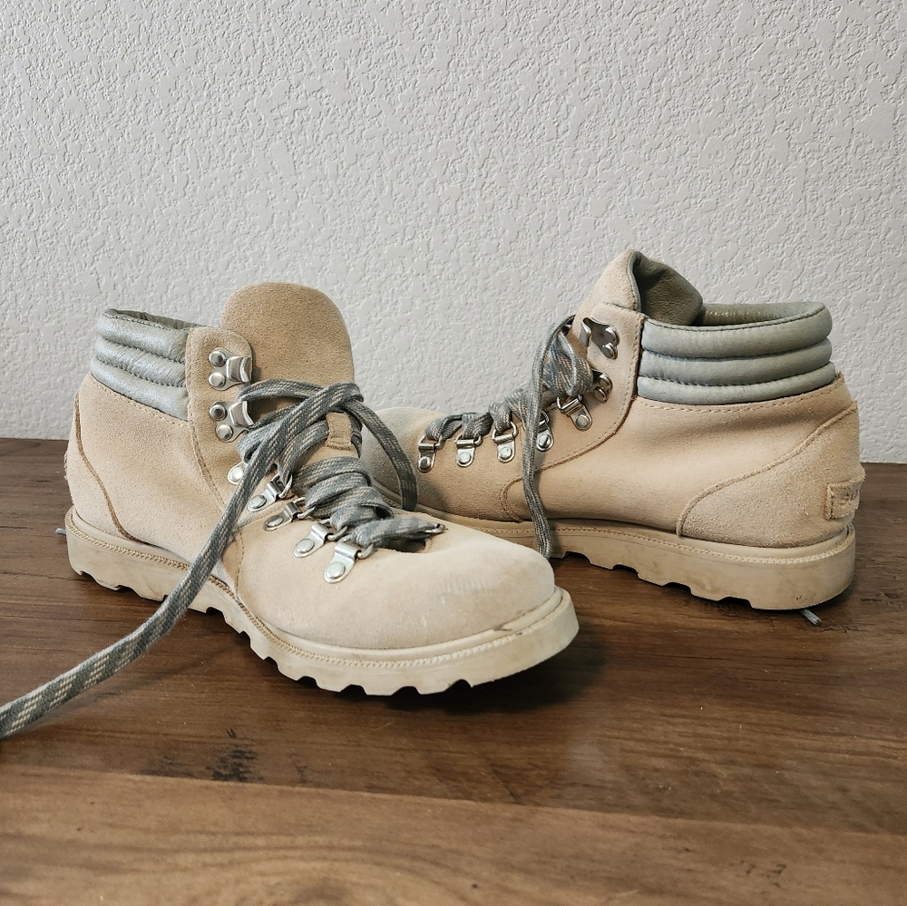 Sorel Ainsley Conquest Leather and Suede Hiking Boot 7.5 in Oatmeal/Sage